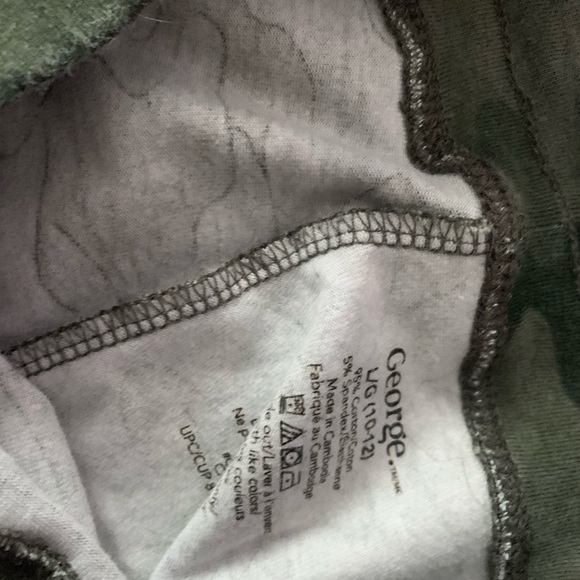 Says fearless on 1 of the legs - Picture 3 of 3